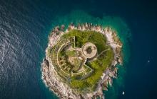 Остров-крепость мамула в черногории