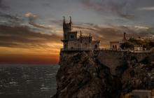 Di mana tempat terbaik untuk bersantai di Yalta atau Evpatoria?